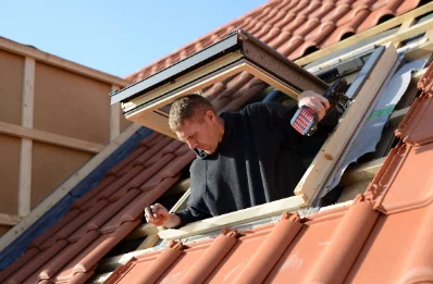Pose de fenêtres de toit Velux à Crédin